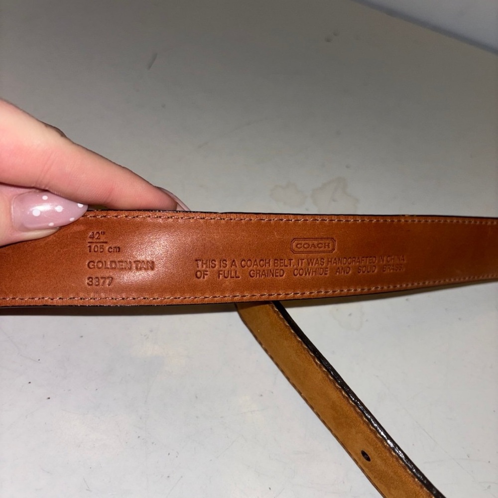 Coach women’s golden tan leather belt - Picture 4 of 7